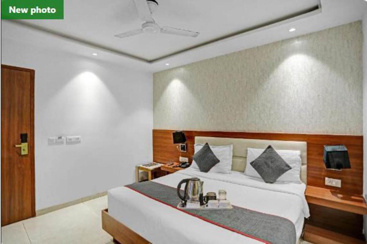 Wowstops-Clark Near Delhi Airport Hotel Ню Делхи Екстериор снимка
