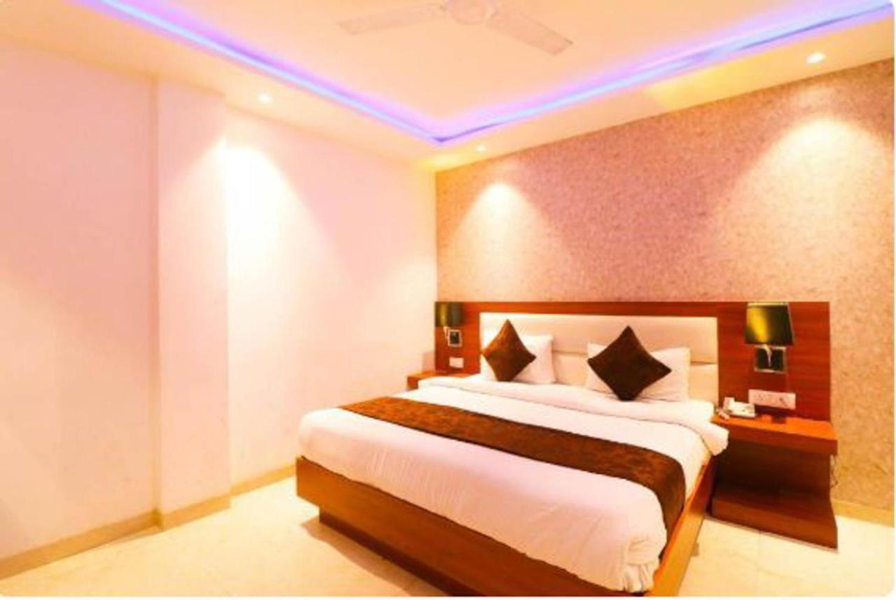 Wowstops-Clark Near Delhi Airport Hotel Ню Делхи Екстериор снимка