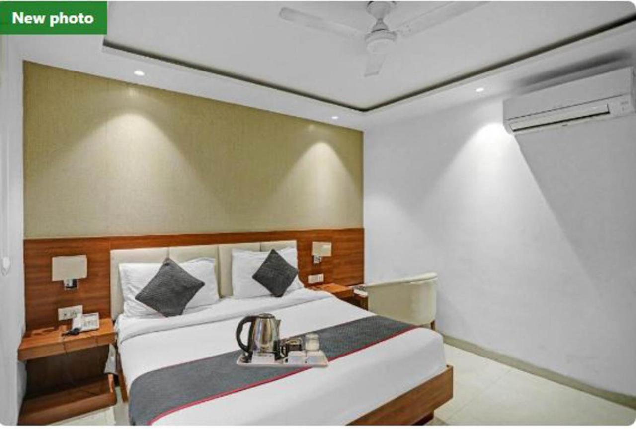 Wowstops-Clark Near Delhi Airport Hotel Ню Делхи Екстериор снимка