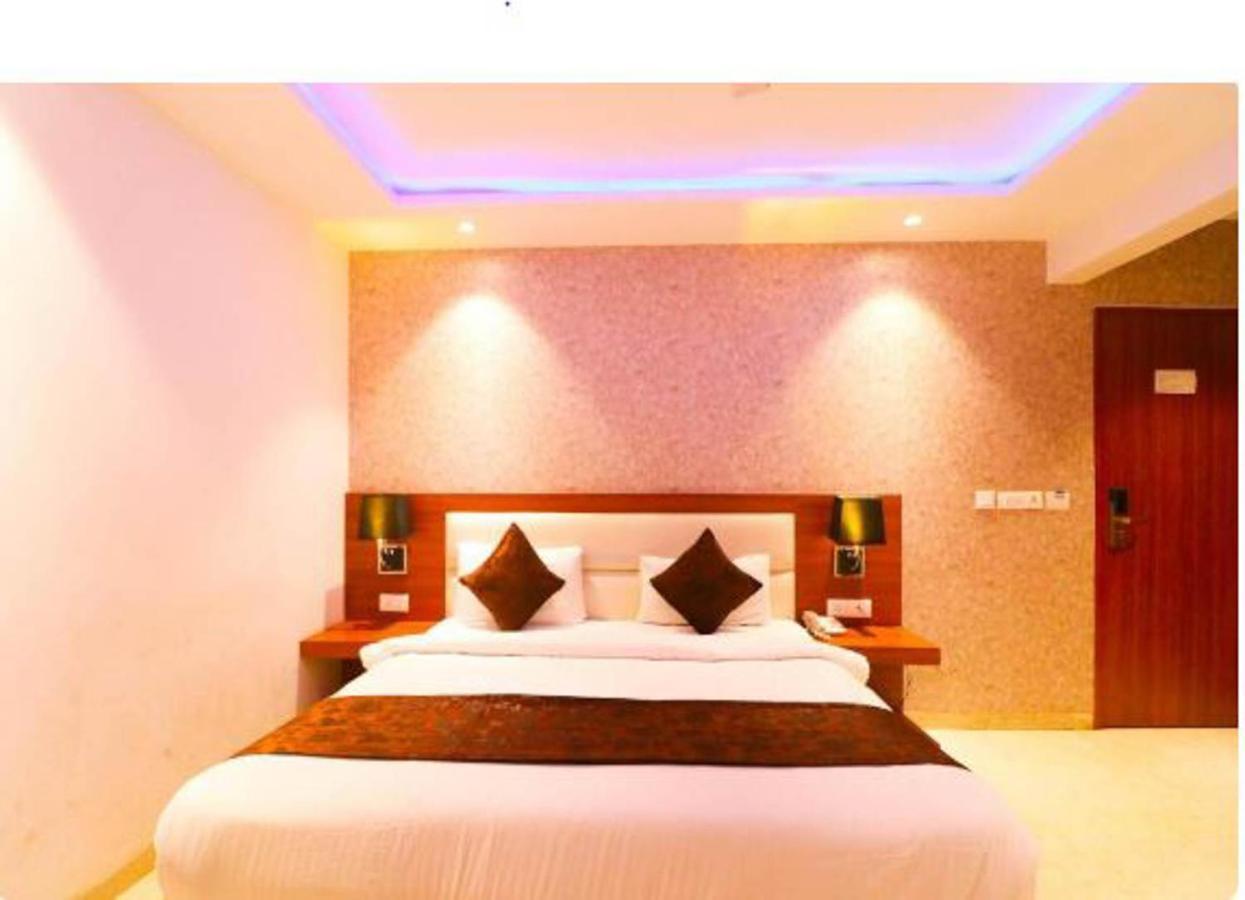 Wowstops-Clark Near Delhi Airport Hotel Ню Делхи Екстериор снимка
